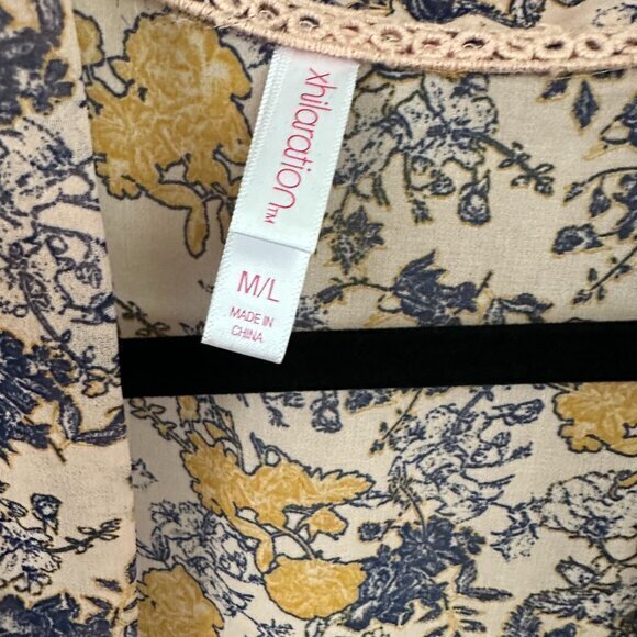 Xhilaration‎ Sheer Floral Blouse  Size Medium/Large - Picture 4 of 7